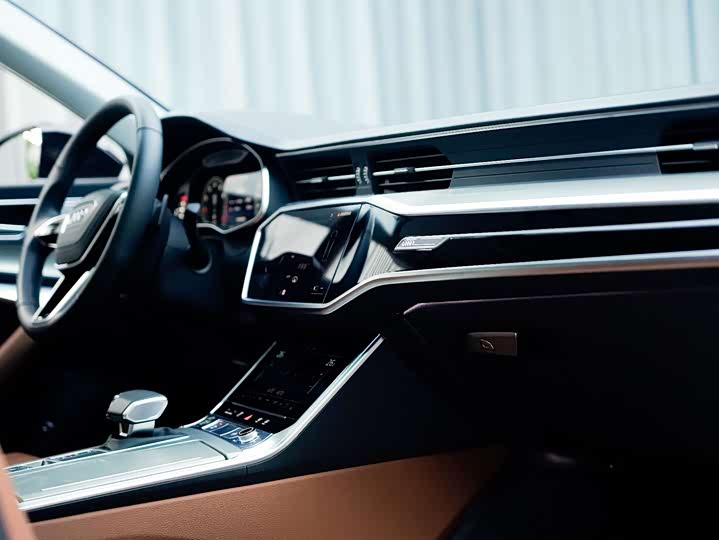 Фото 6 - Audi A6L