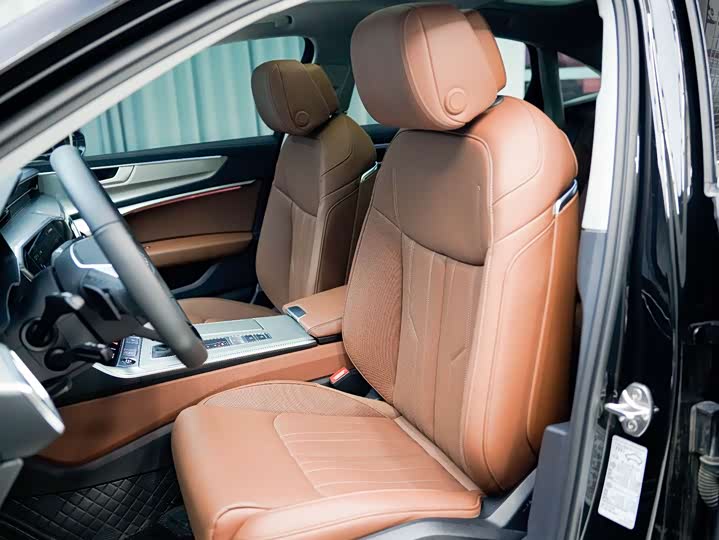 Фото 7 - Audi A6L