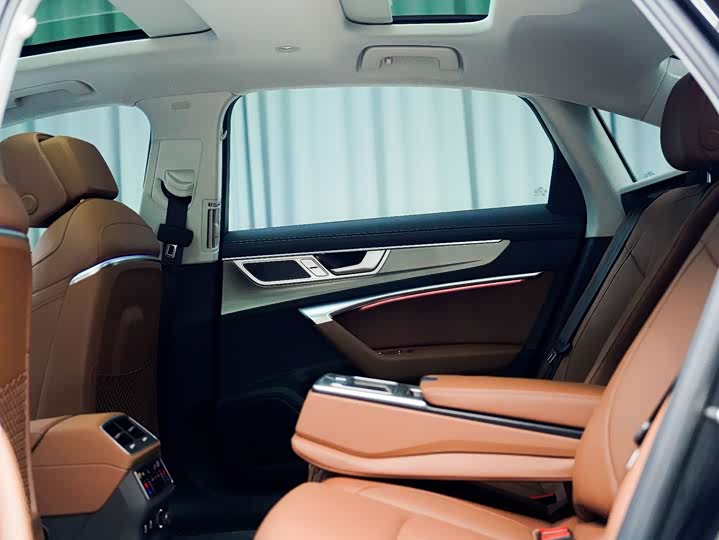 Фото 8 - Audi A6L