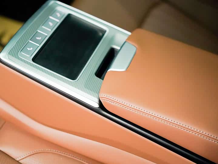 Фото 9 - Audi A6L