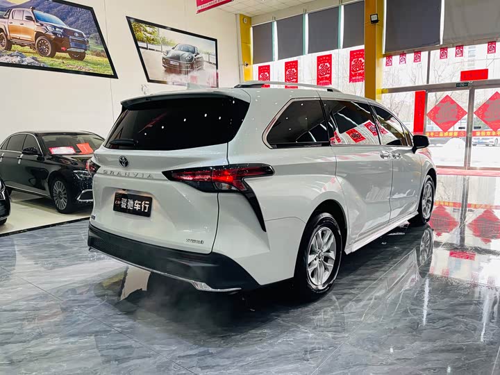 Фото 4 - Toyota Granvia