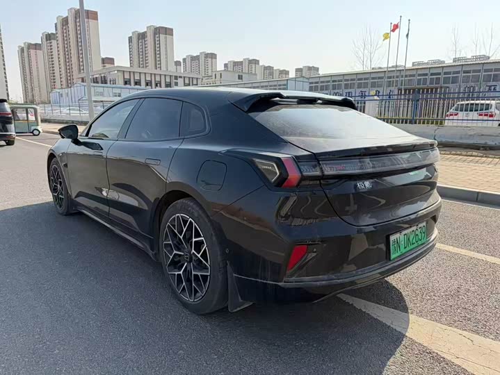 Фото 6 - Zeekr 001