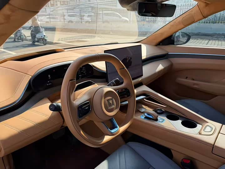 Фото 7 - Zeekr 001