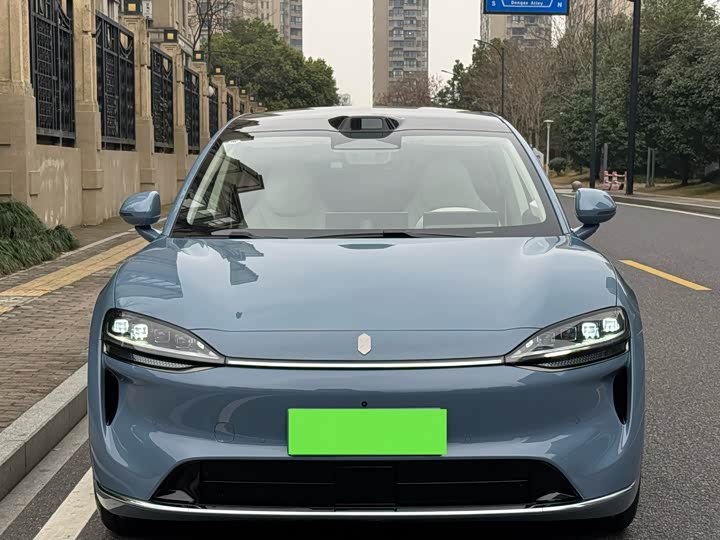 Фото 2 - Luxeed R7