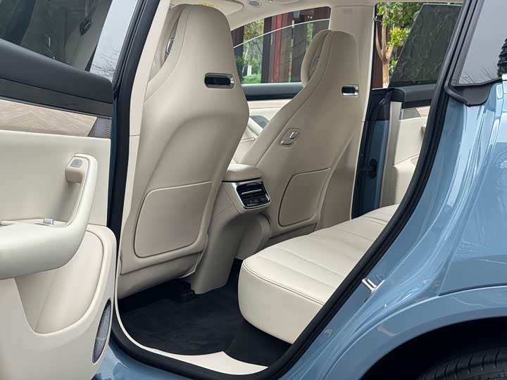 Фото 8 - Luxeed R7