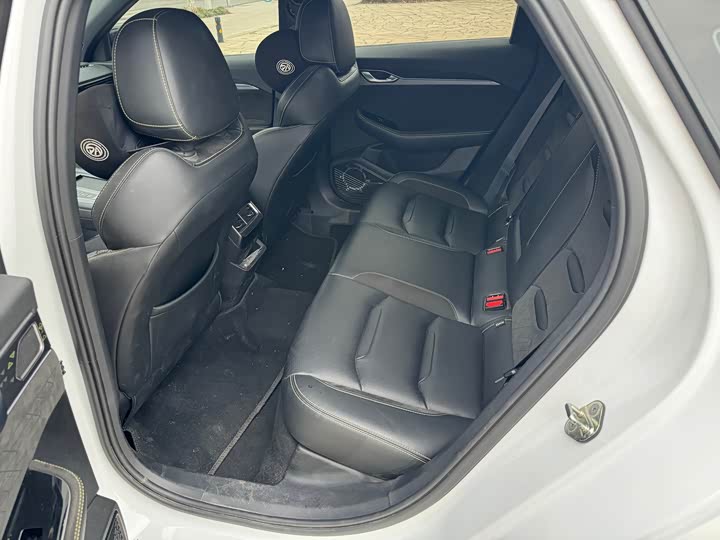 Фото 9 - Geely Preface