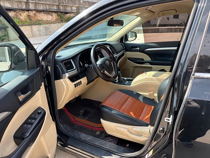 Фото 4 - Toyota Highlander