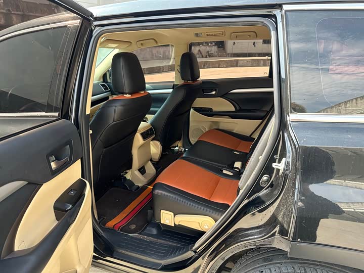 Фото 5 - Toyota Highlander