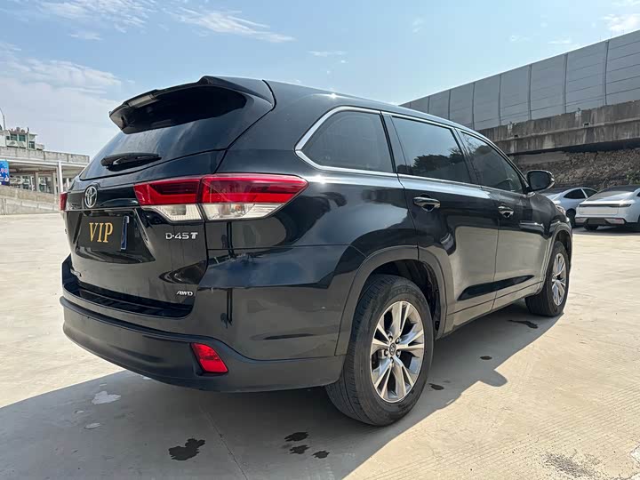 Фото 9 - Toyota Highlander