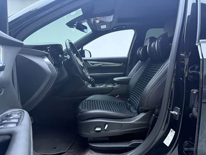 Фото 4 - Cadillac XT6