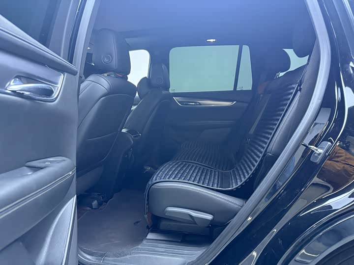 Фото 6 - Cadillac XT6