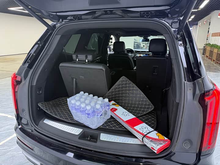 Фото 9 - Cadillac XT6