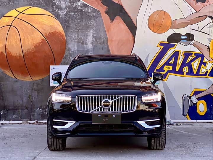 Photo 2 - Volvo XC90