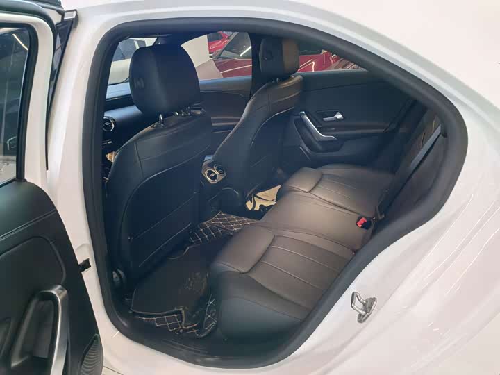 Фото 7 - Mercedes-Benz A-Class