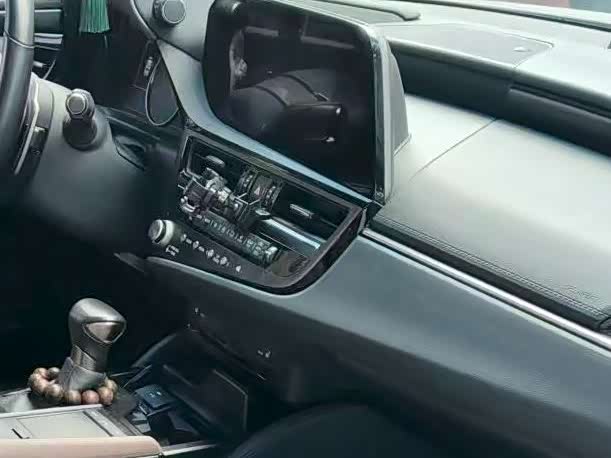 Фото 6 - Lexus ES