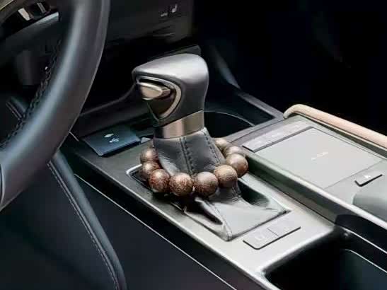 Фото 7 - Lexus ES