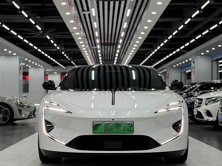 Фото 2 - Avatr 12