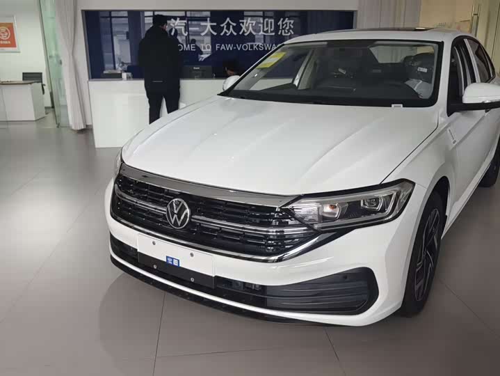 Photo 1 - Volkswagen Sagitar L