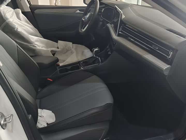 Photo 4 - Volkswagen Sagitar L