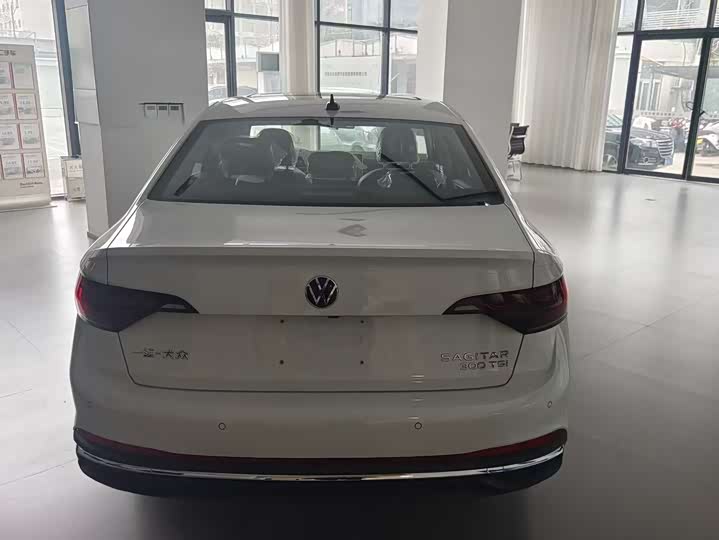Photo 5 - Volkswagen Sagitar L