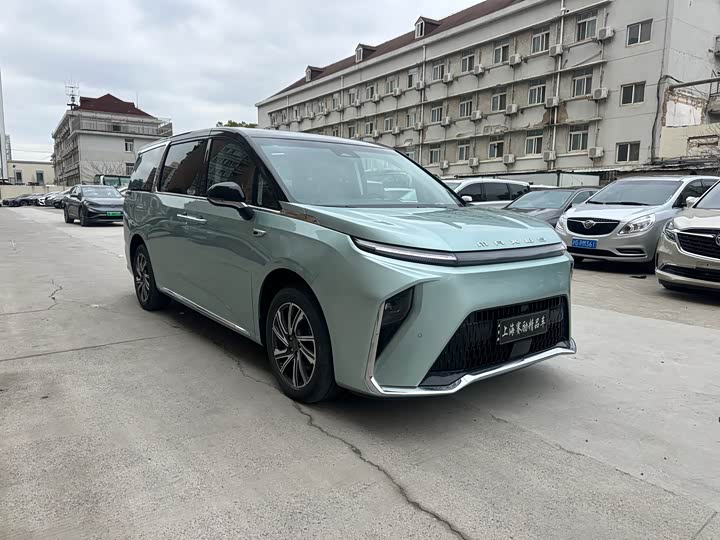 Photo 3 - Maxus Mifa 9