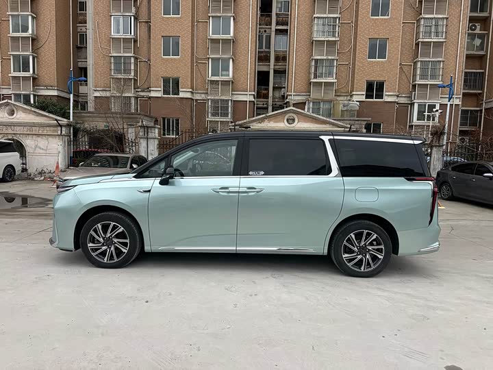 Photo 5 - Maxus Mifa 9