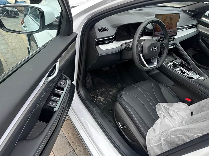 Фото 8 - Geely Preface