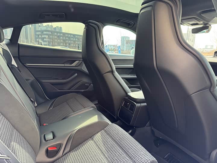 Фото 6 - Porsche Taycan