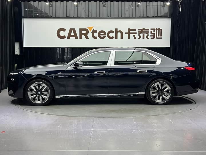 Photo 3 - BMW 7 Series