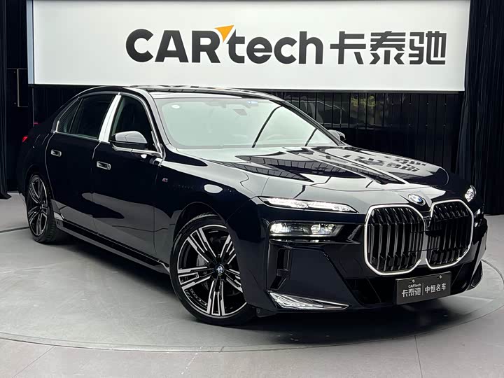 Фото 3 - BMW 7 Series