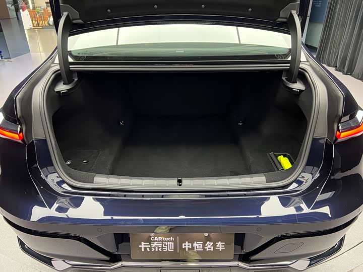 Фото 9 - BMW 7 Series