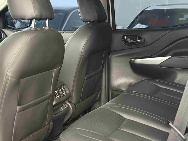 Photo 5 - Nissan Terra