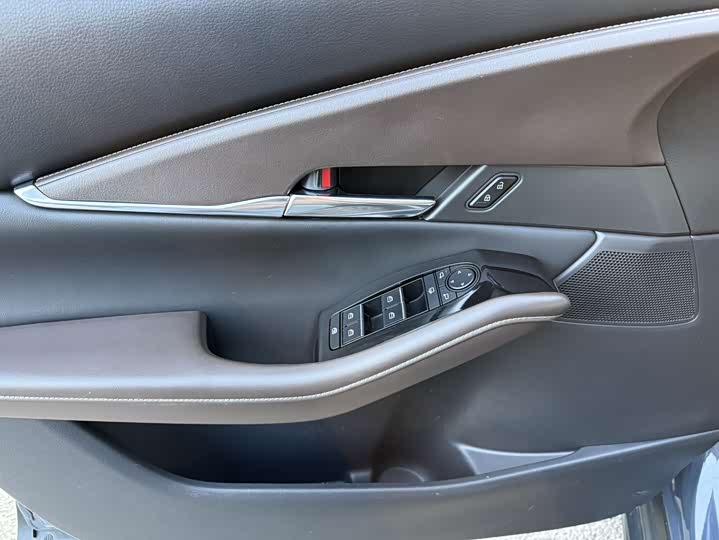 Photo 5 - Mazda CX-30