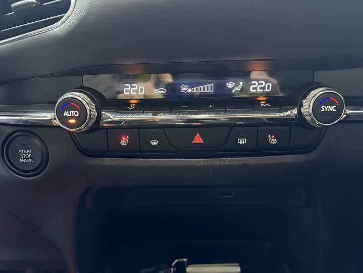 Photo 8 - Mazda CX-30