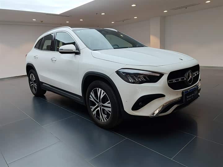 Photo 2 - Mercedes-Benz GLA-Class