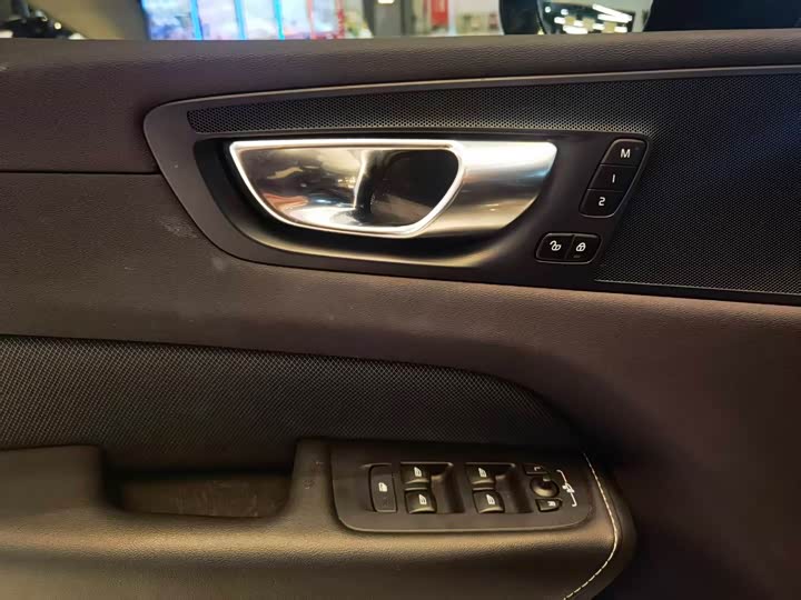 Фото 8 - Volvo XC60 Hybrid