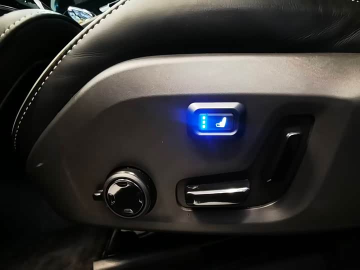 Фото 9 - Volvo XC60 Hybrid