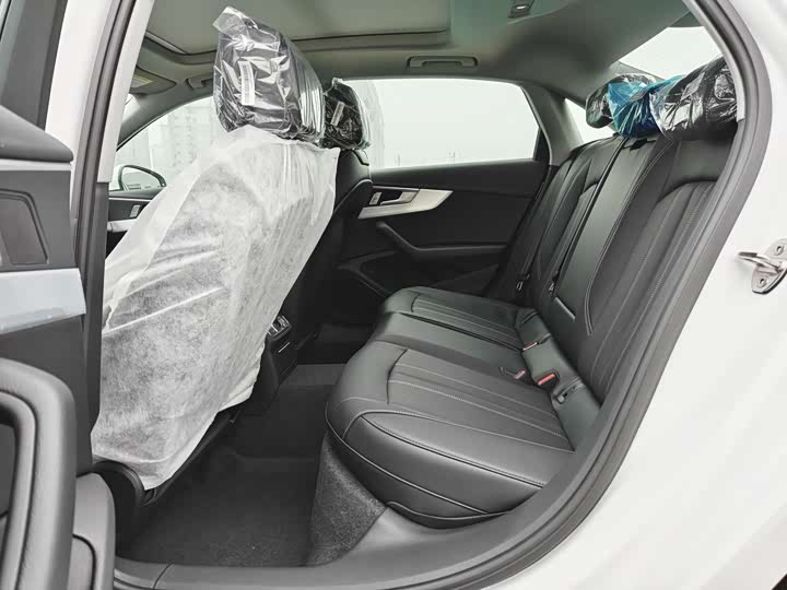 Фото 6 - Audi A4L