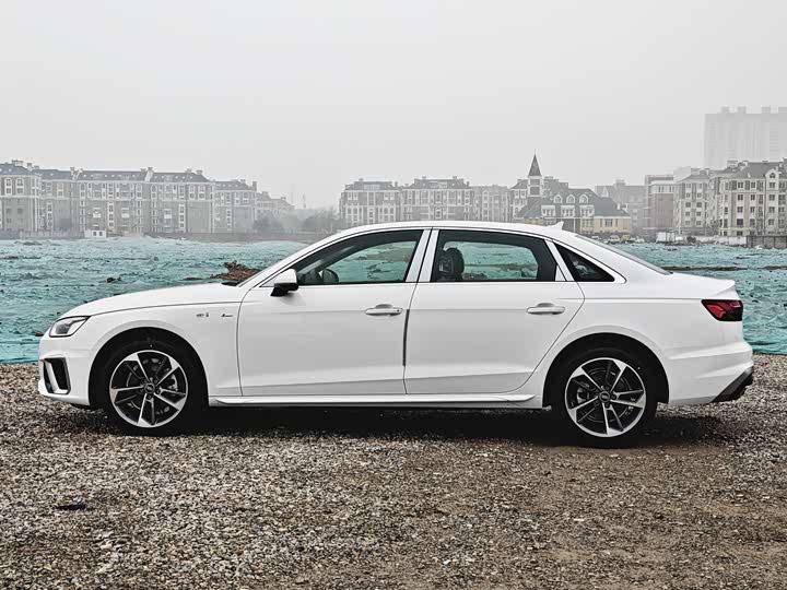 Фото 9 - Audi A4L