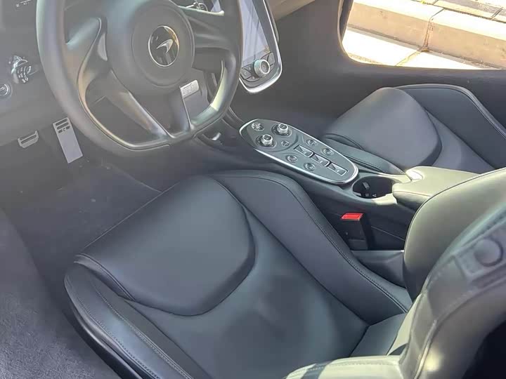 Photo 5 - McLaren GT