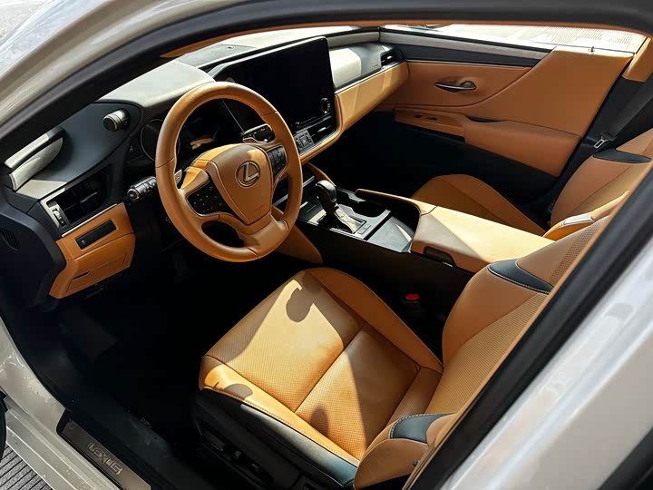 Фото 4 - Lexus ES