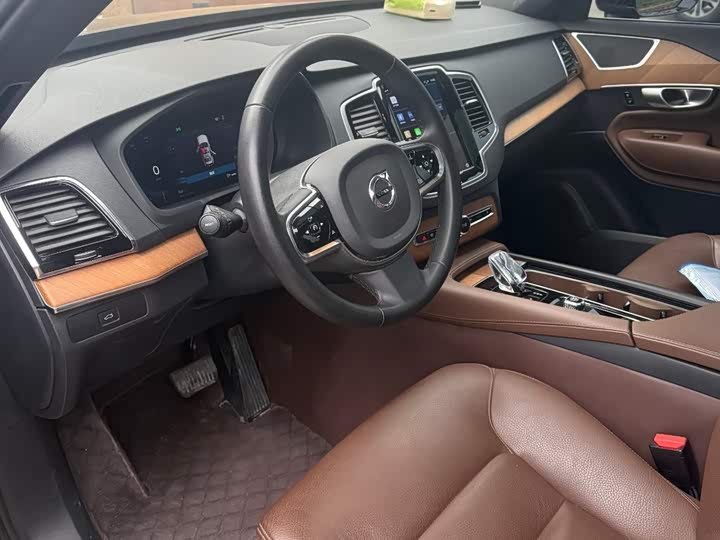 Photo 3 - Volvo XC90