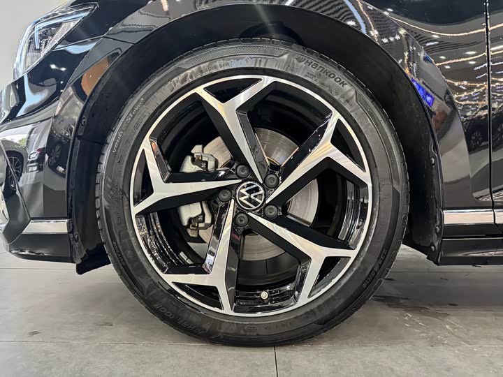 Фото 5 - Volkswagen Magotan