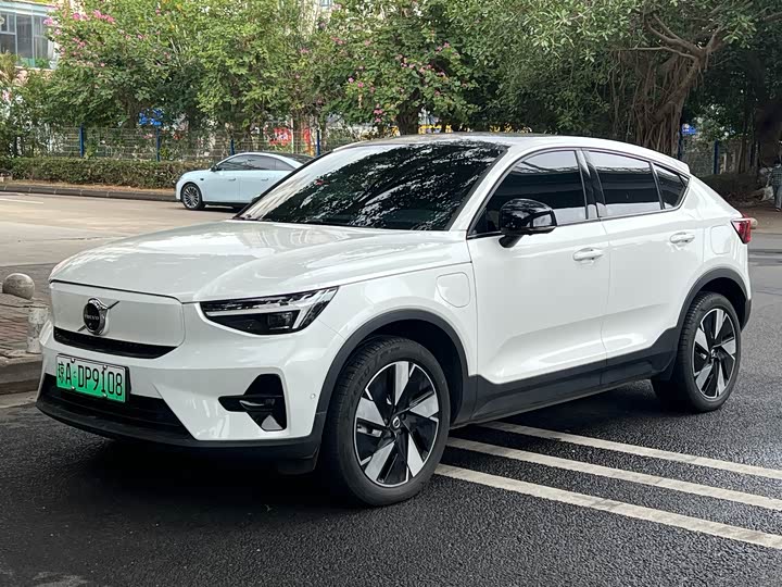 Фото 1 - Volvo C40