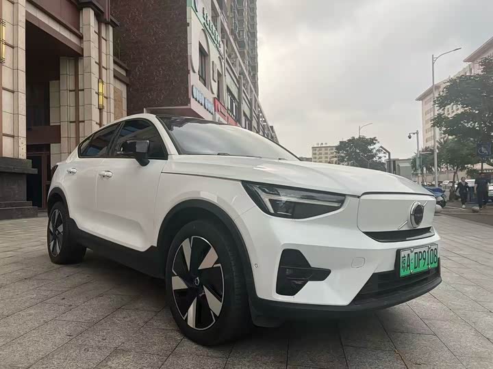 Фото 3 - Volvo C40