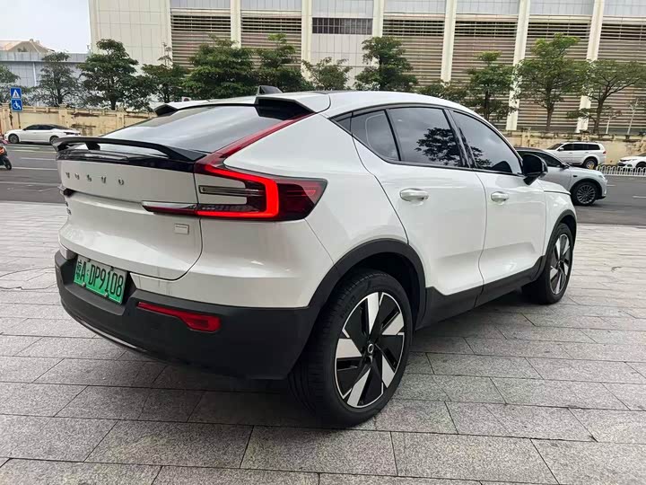 Фото 6 - Volvo C40