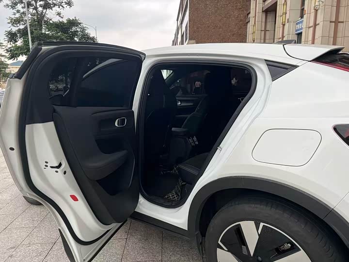 Фото 7 - Volvo C40