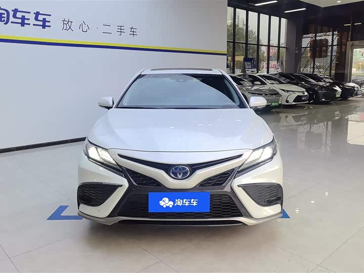 Photo 2 - Toyota Camry