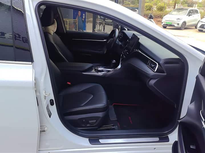 Photo 8 - Toyota Camry