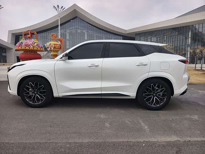 Photo 2 - Changan UNI-Z